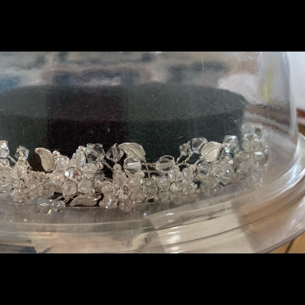 Headpiece Tiara - Picture 4 of 5